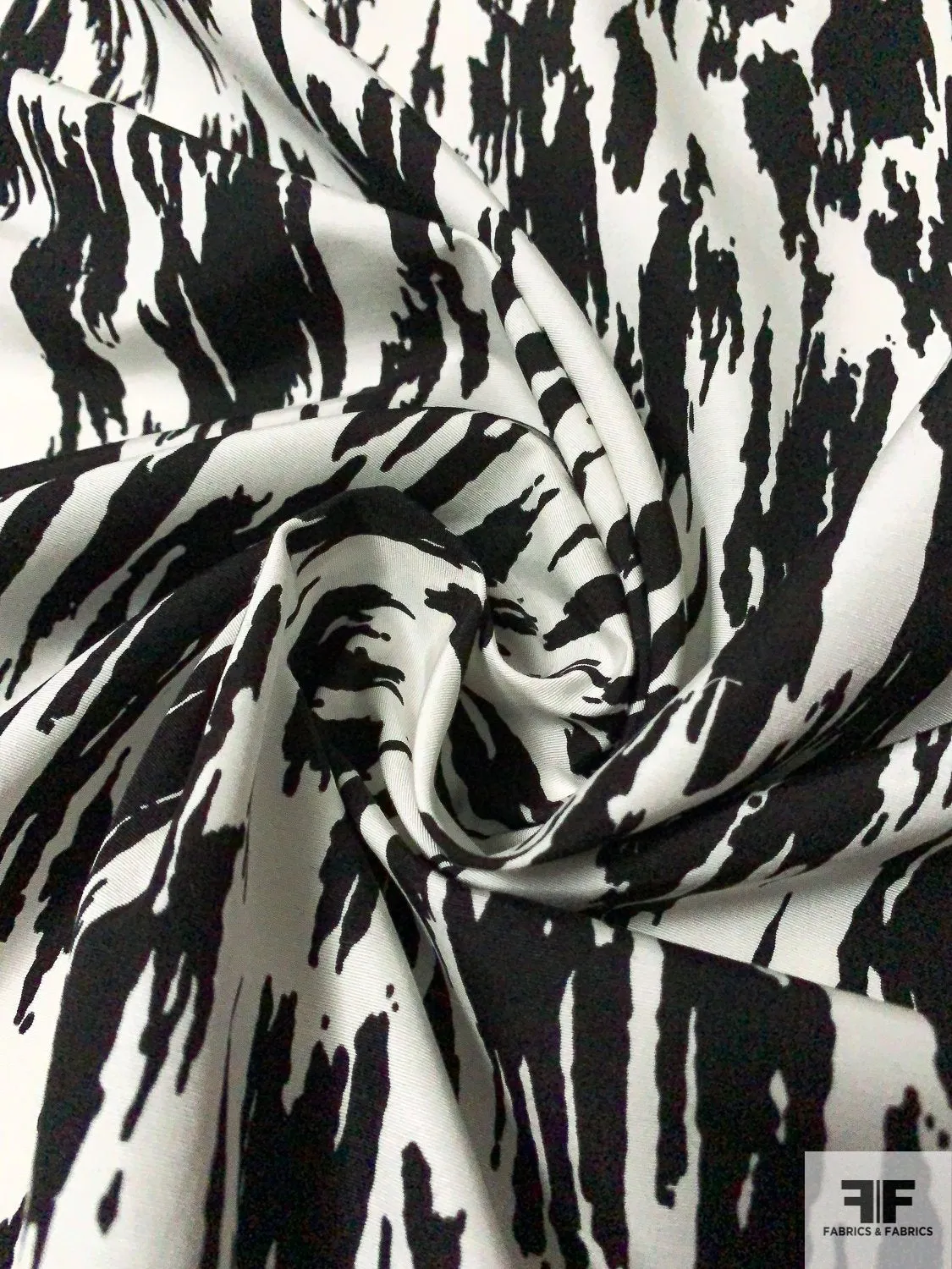 Abstract Streaks Printed Cotton-Silk Faille - Black / Off-White