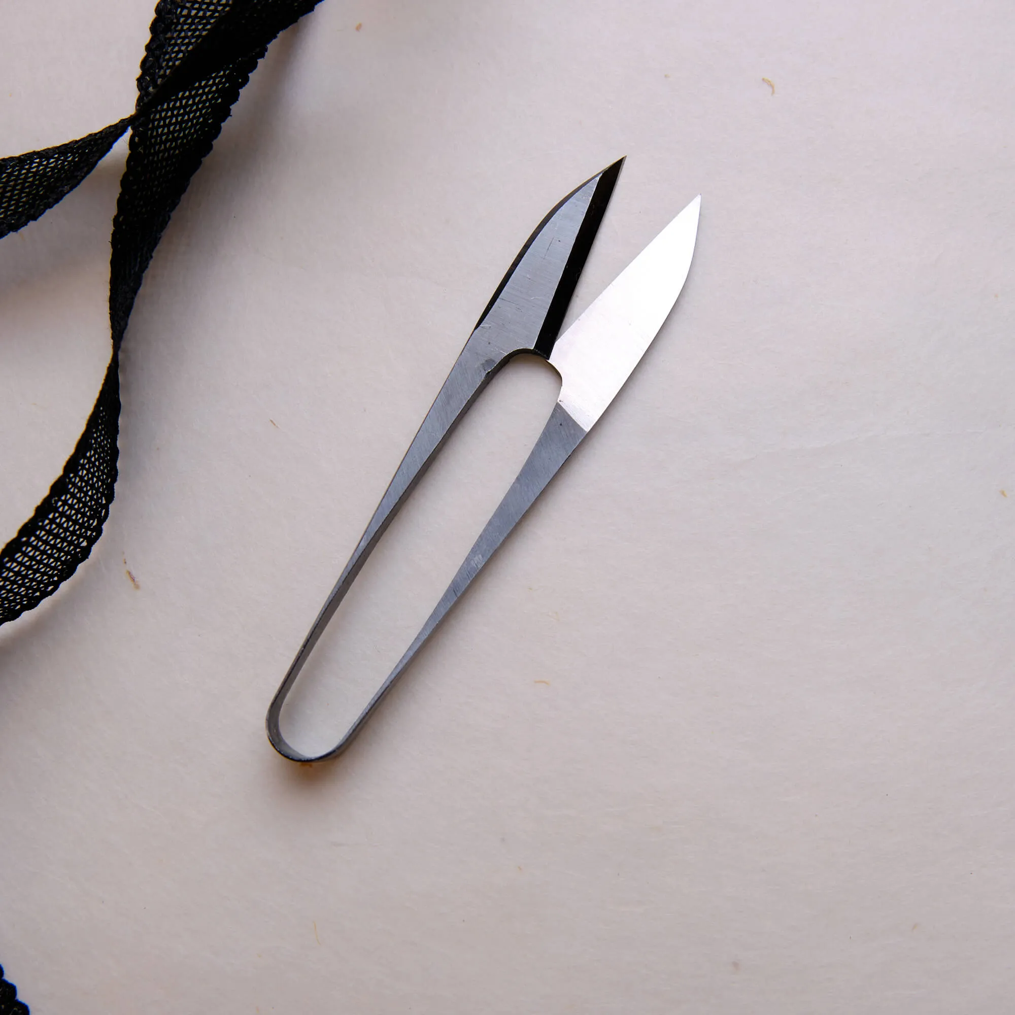 Black Embroidery Snips - 105mm