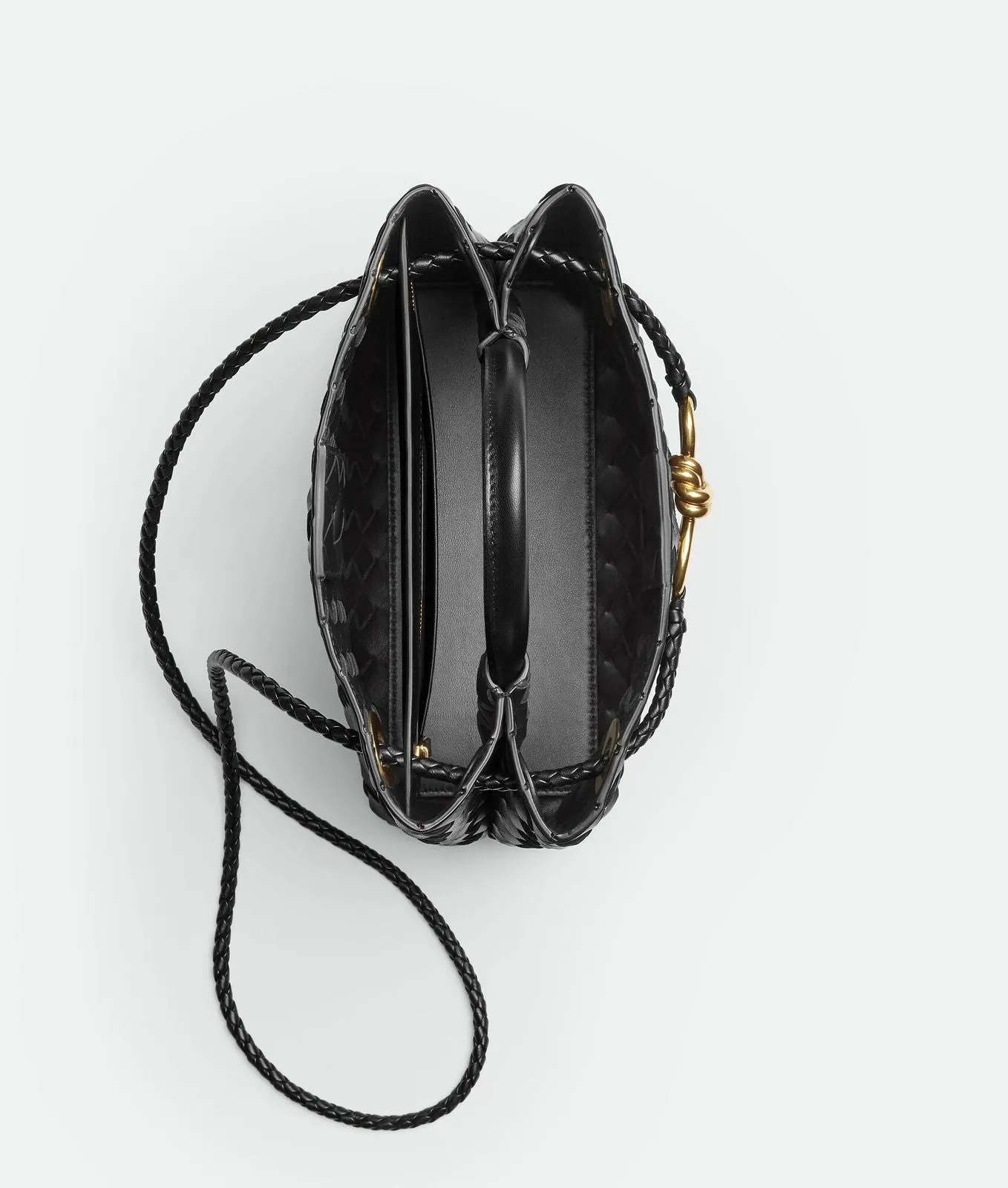 Certainly! Here’s an optimized title for your e-commerce product:

Stylish Bottega Veneta-Inspired Andiamo Leather Top Handle Bag in Classic Black - Elegant Designer-Look Handbag

This title highlights key features and attracts potential customers looking for style and elegance.