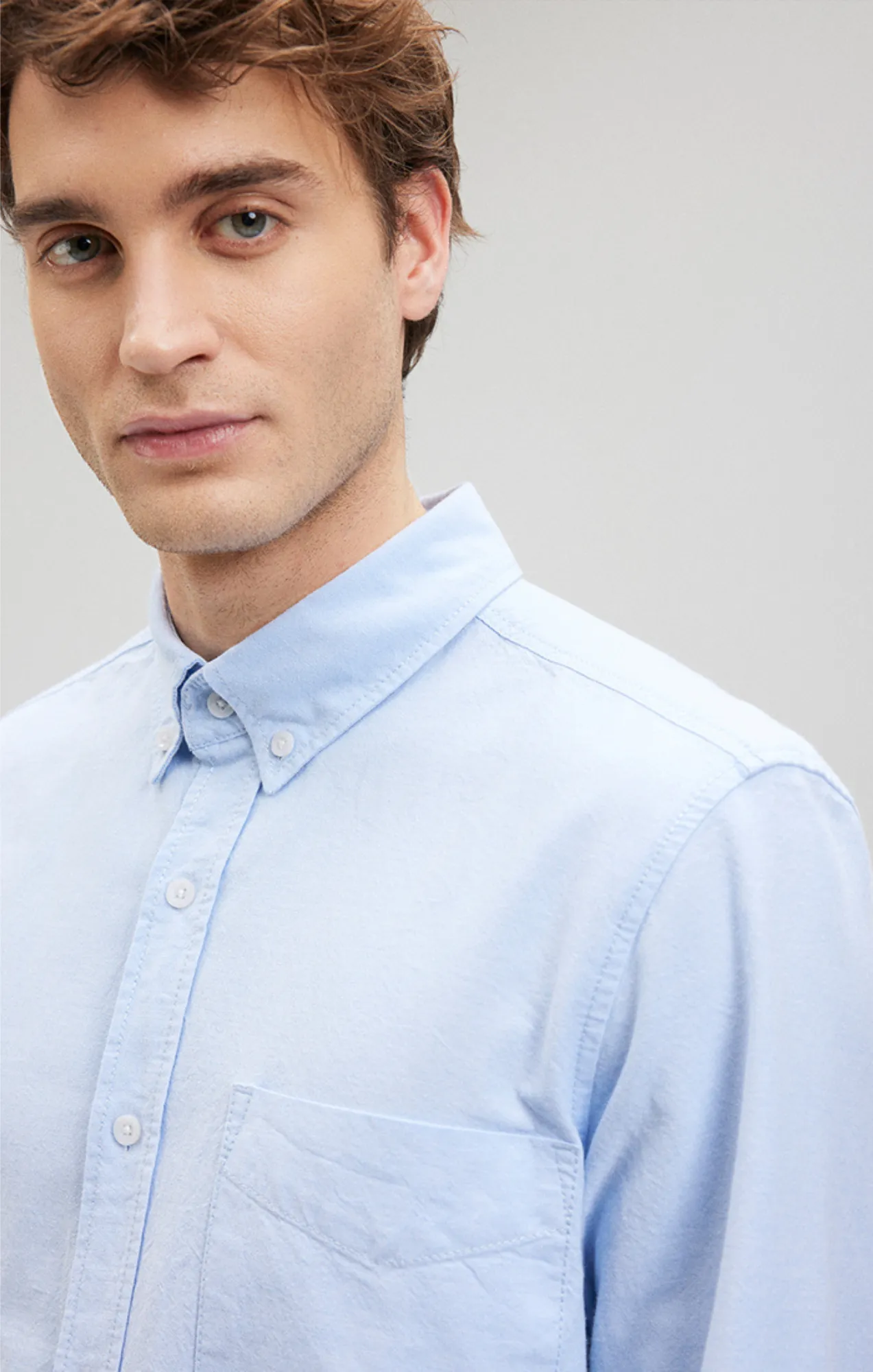 BUTTON-DOWN LONG SLEEVE SHIRT IN POWDER BLUE