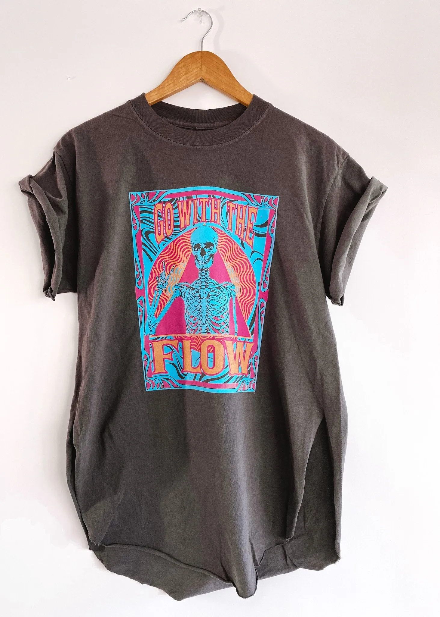 GO WITH THE FLOW (SKELETON) SIDE SLIT TEE