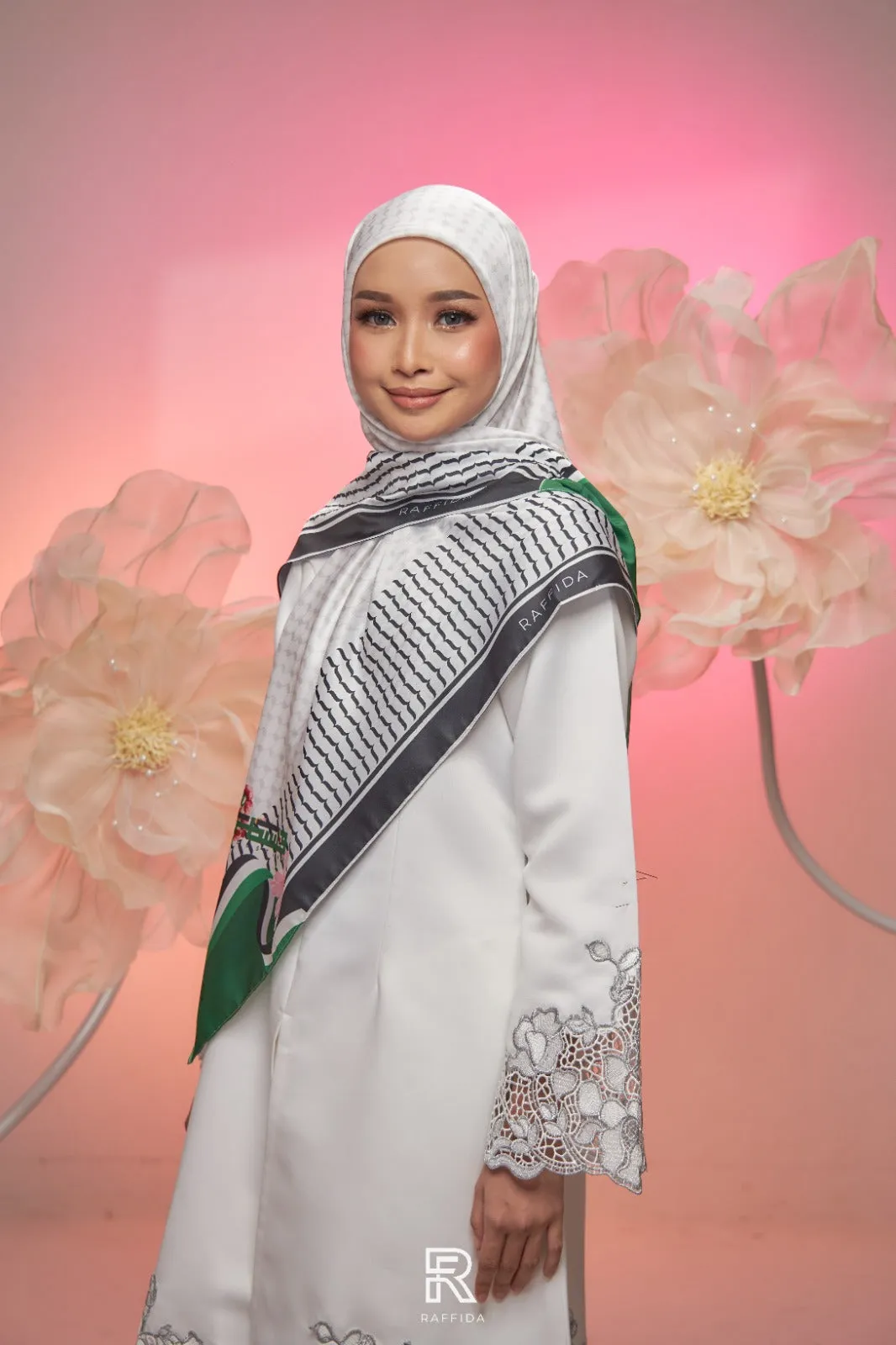 Raffida Aila In White Floral