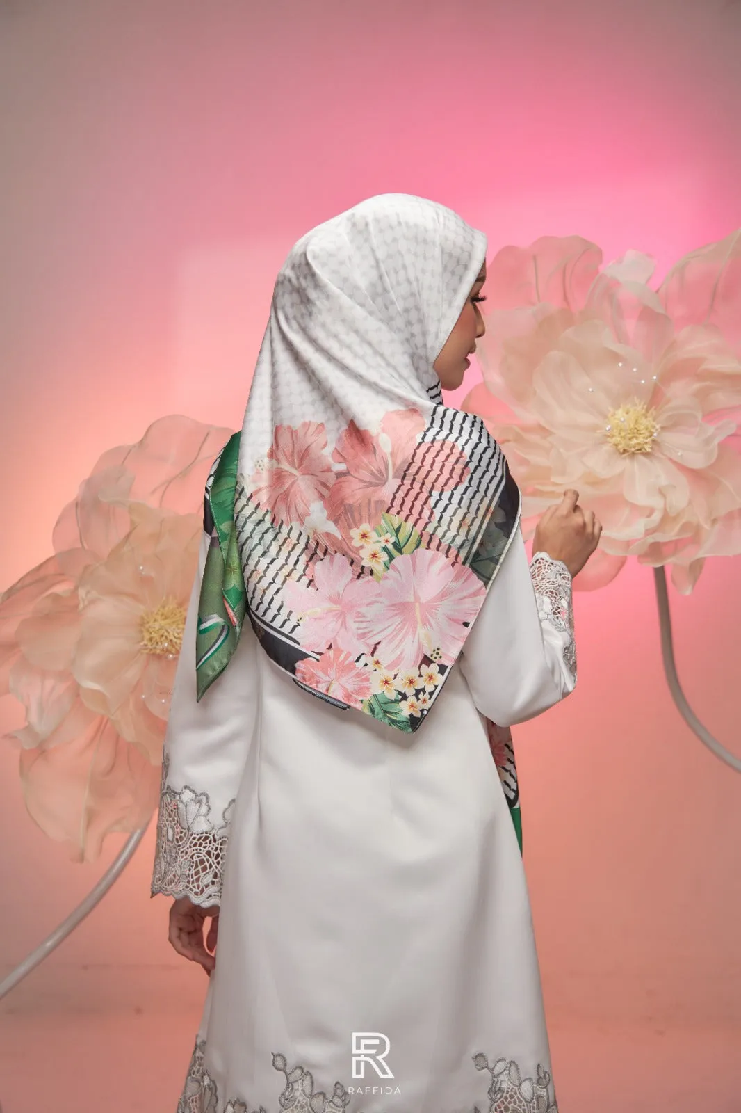 Raffida Aila In White Floral