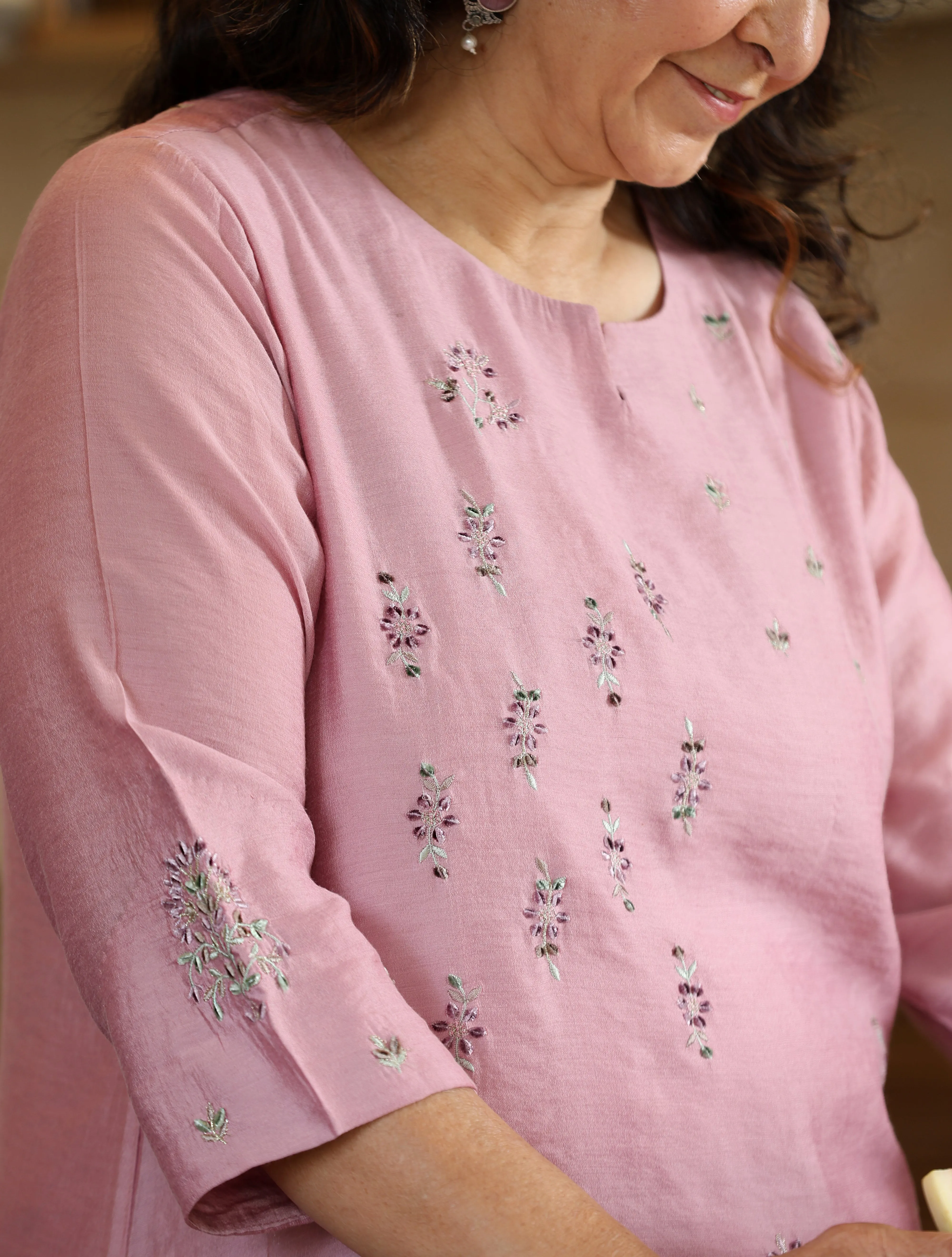 trueBrowns Pink Chanderi Embroidered Kurta